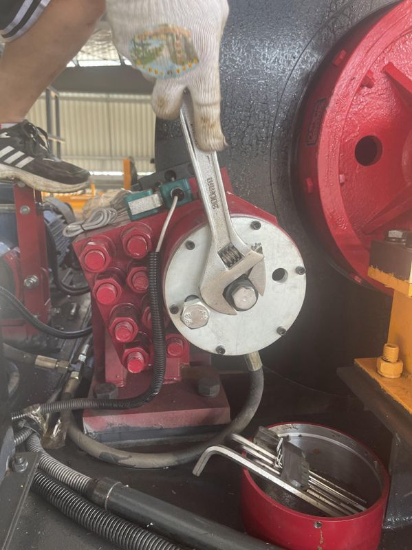 湖北黃岡冶金用天車SB100現場指導調試